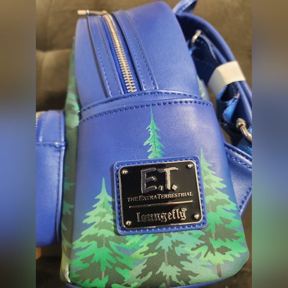 Backpack - Picture 2 of 4